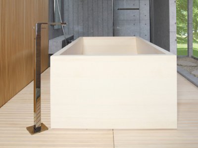 ヒノキとFRPのハイブリット浴槽　シンプルな方形